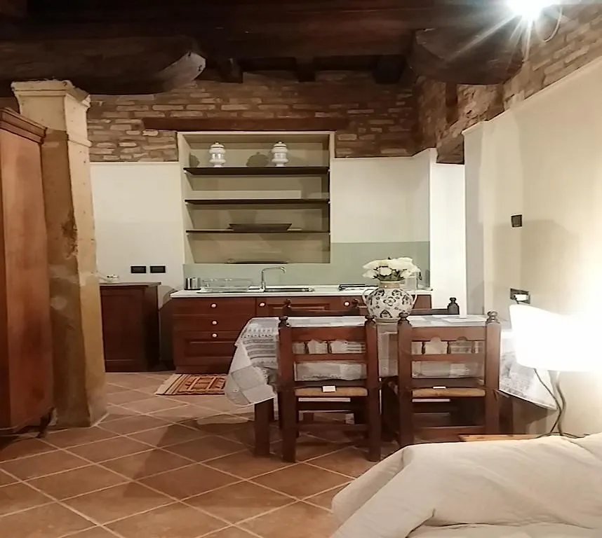 Charming Open-Space Do Torri Venice 0*,  Italy