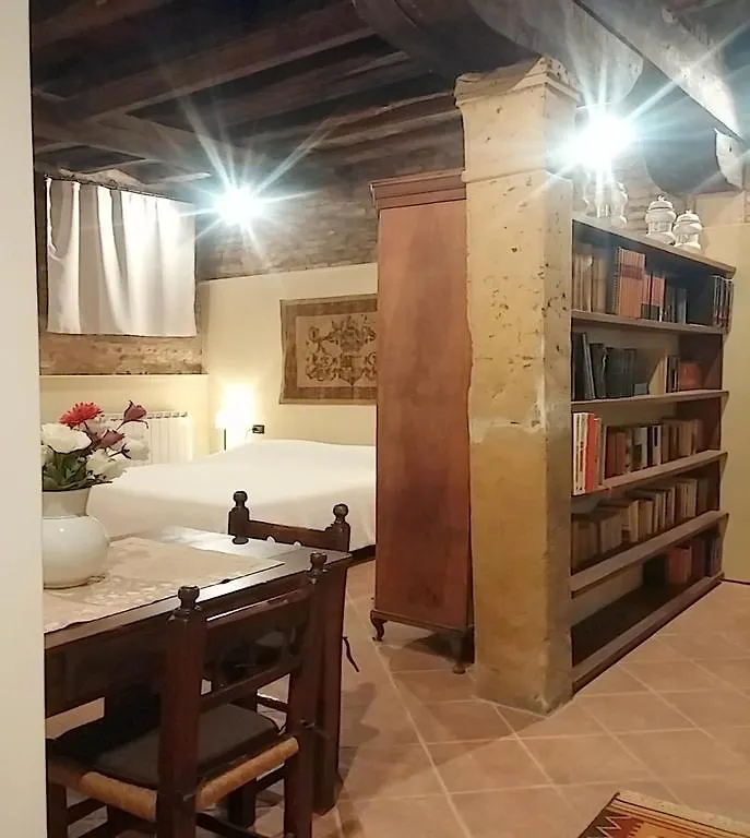 Apartment Charming Open-Space Do Torri Venice